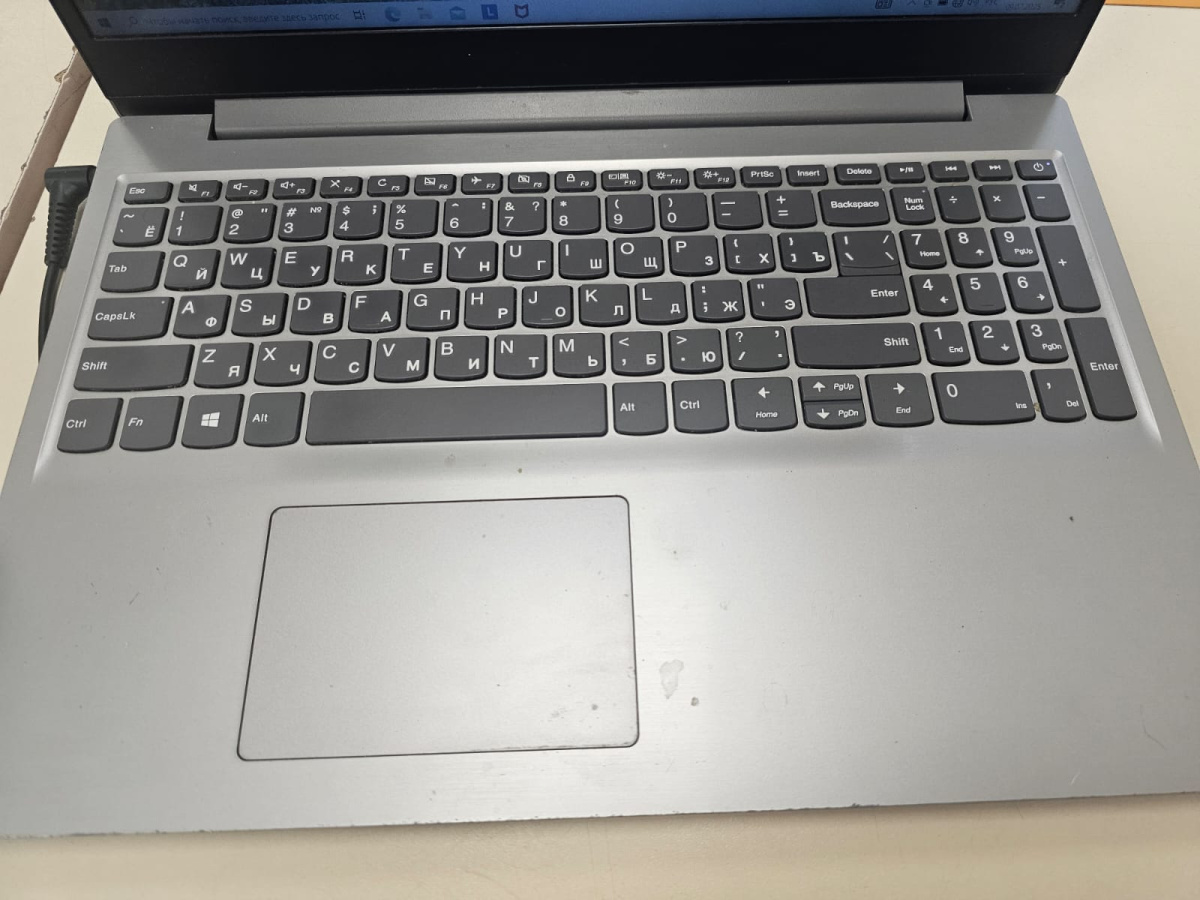 Ноутбук Lenovo; Athlon 300U, Radeon Vega 3, 4 Гб, 256 Гб, Нет