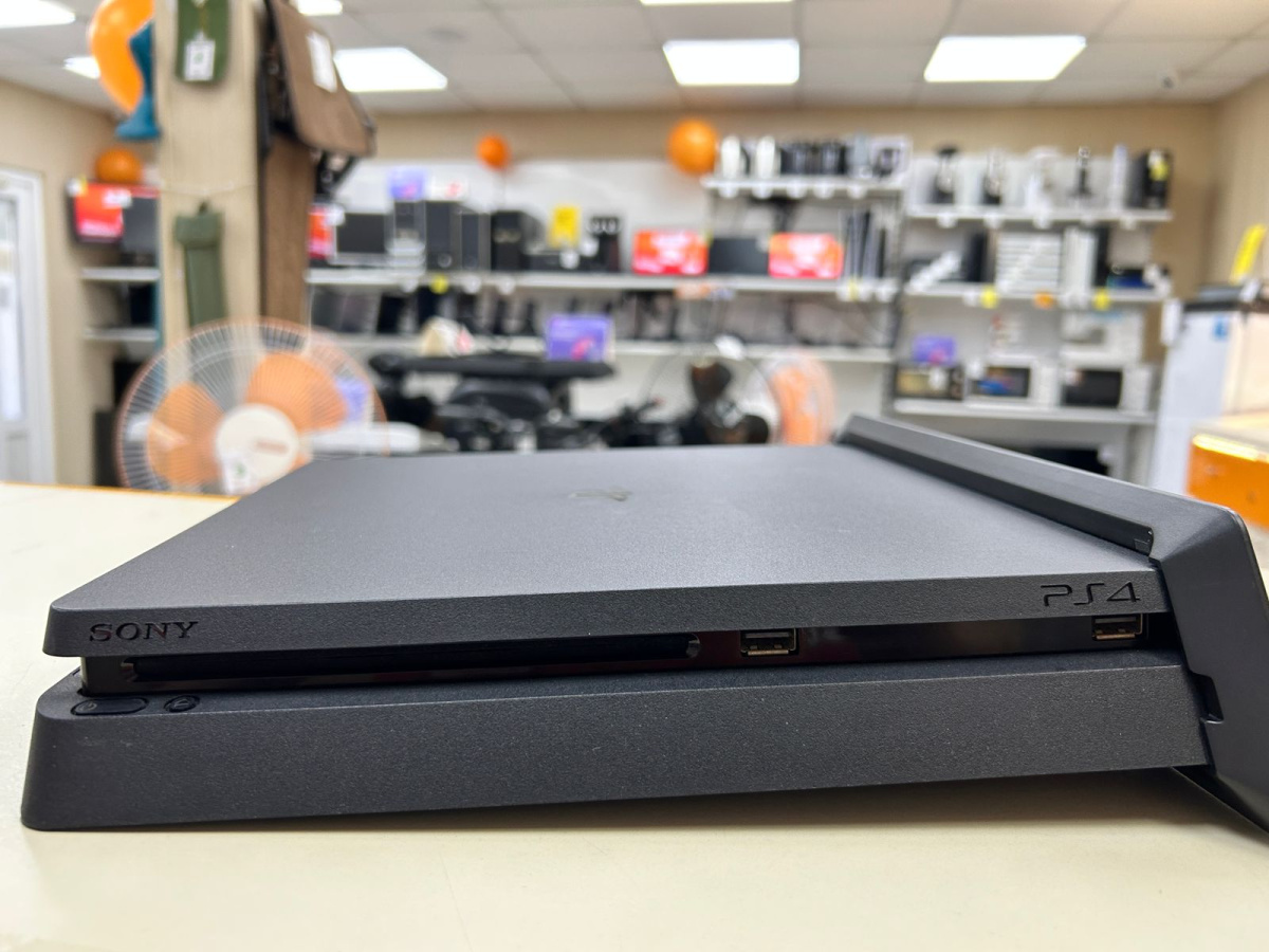 Игровая приставка PlayStation 4 Slim 1Tb Игровая приставка PlayStation 4 Slim 1Tb