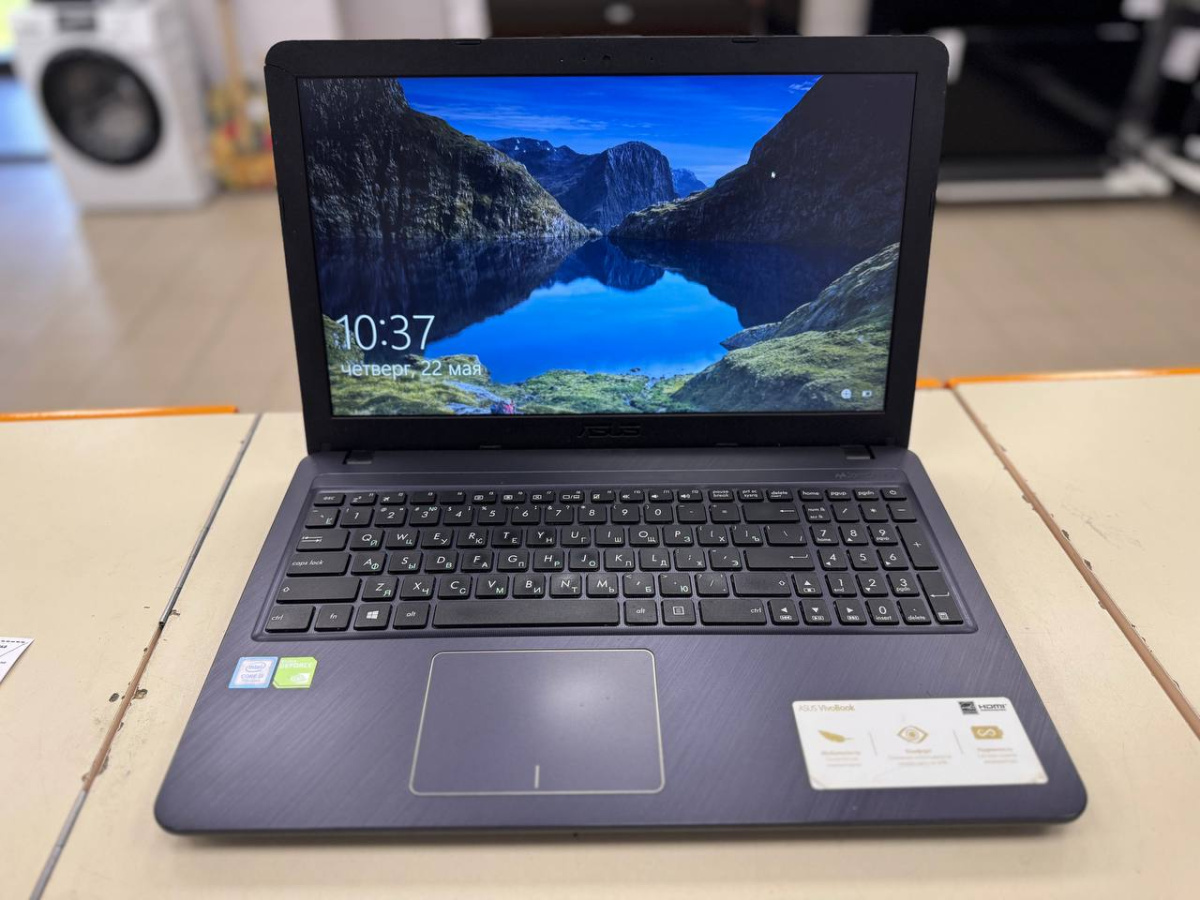 Ноутбук ASUS; Core i3-7020U, GeForce MX110, 8 Гб, Нет, 1 Tb