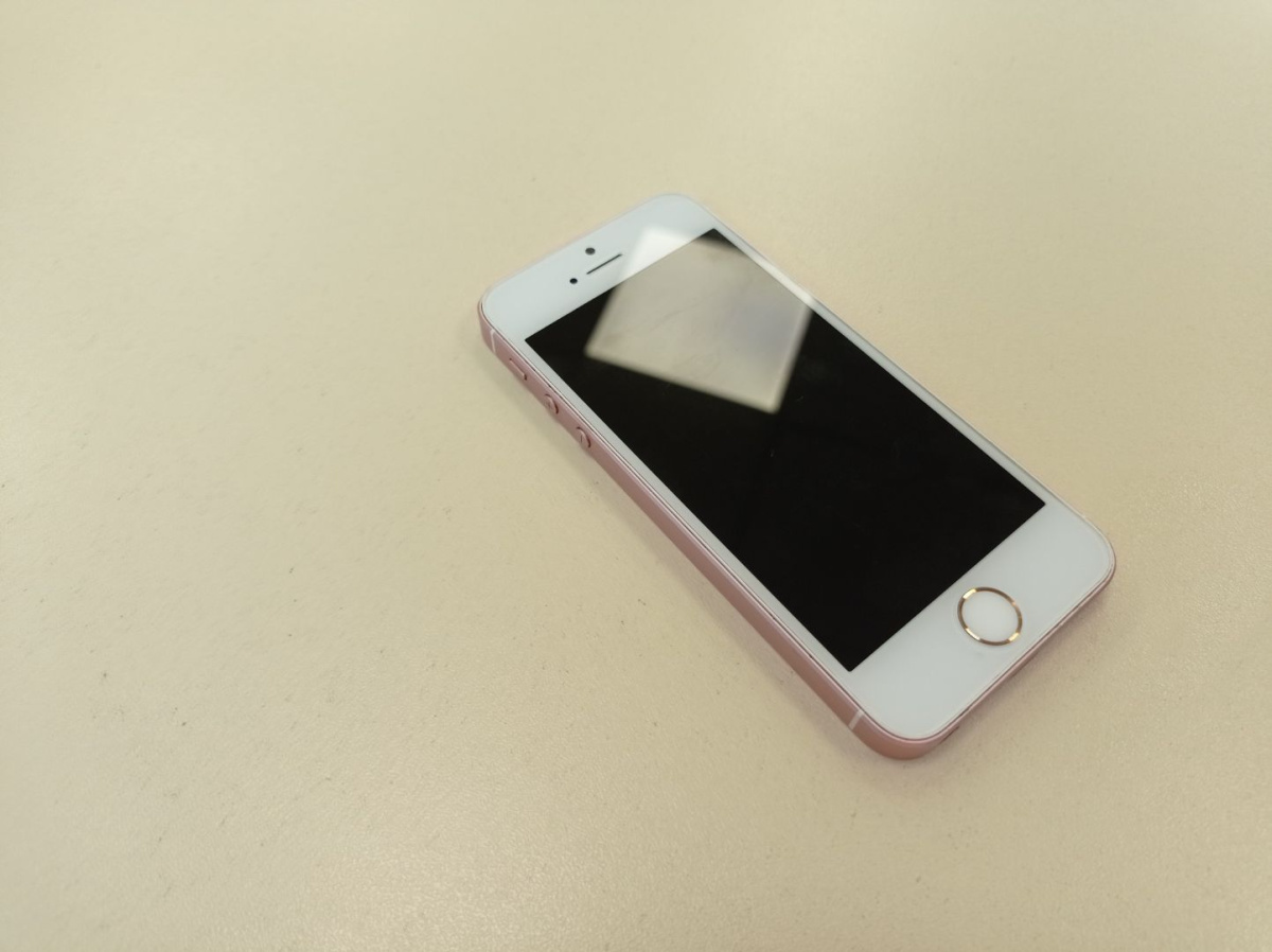 Смартфон Apple iPhone 5SE 32Gb