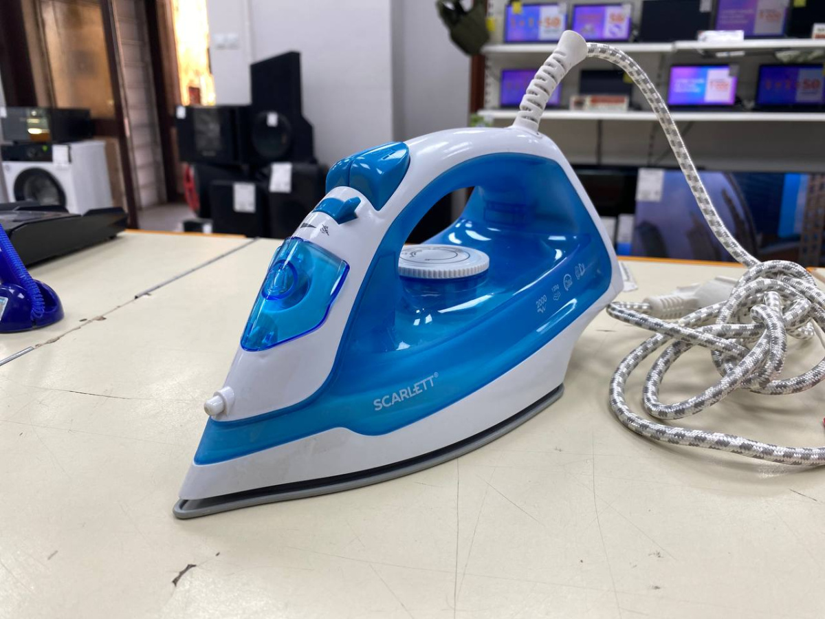Утюг Scarlett SC-S130P12