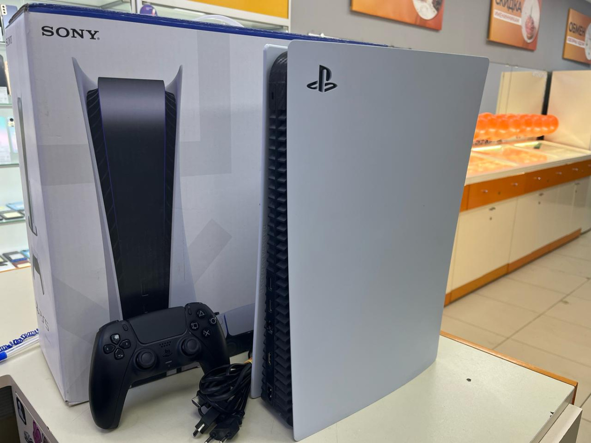 Игровая приставка PlayStation 5 825Gb (С дисководом)