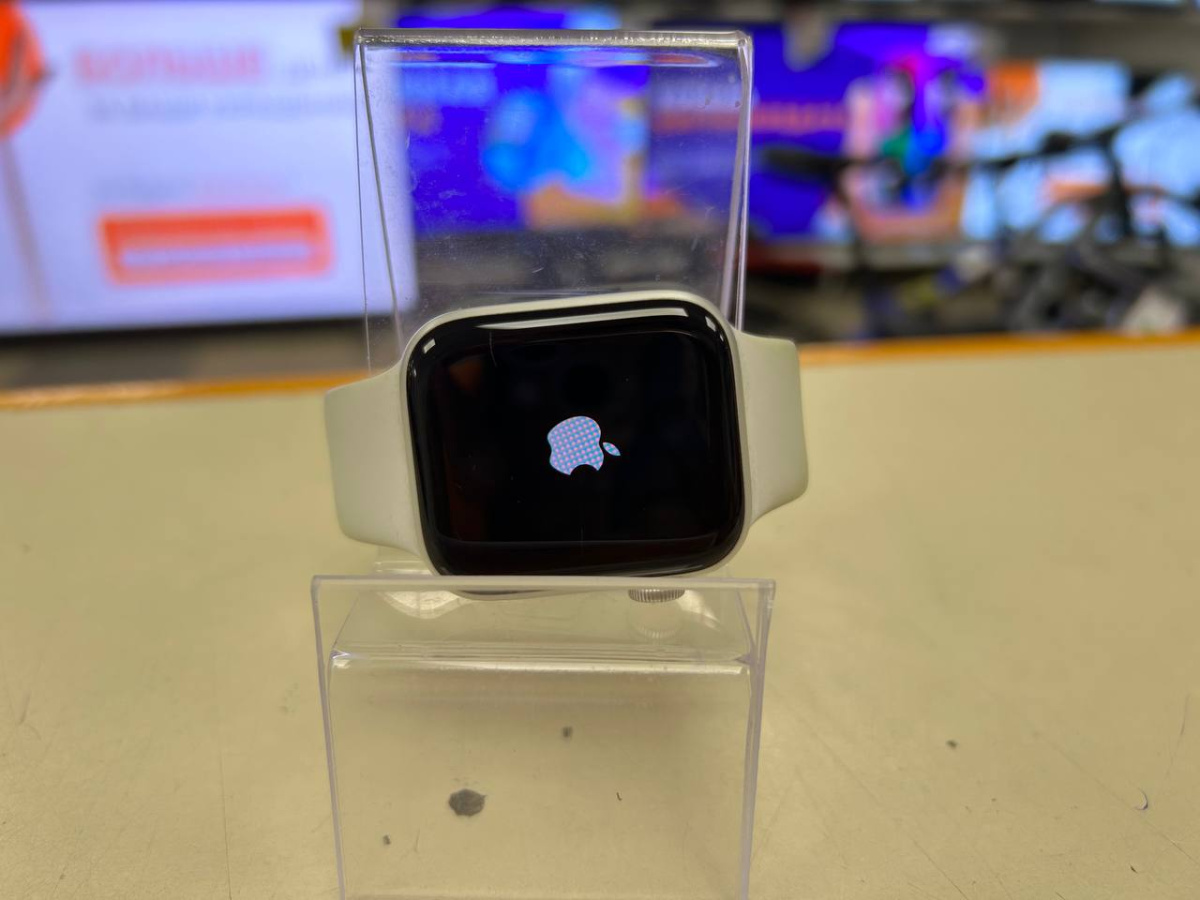 Смарт-часы Apple Watch SE 2022 44mm