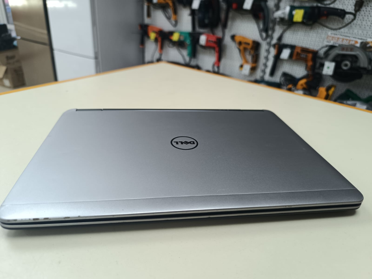 Ноутбук DELL; Core i5-4300U, HD Graphics famile, 12 Гб, 240 Гб, Нет