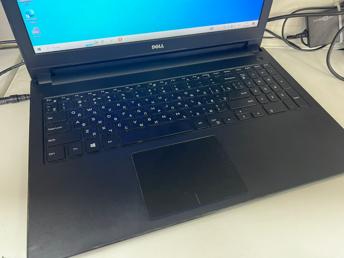 Ноутбук DELL; Core i3-5005U, Intel HD Graphics 5500, 8 Гб, 256 Гб, 500 Гб