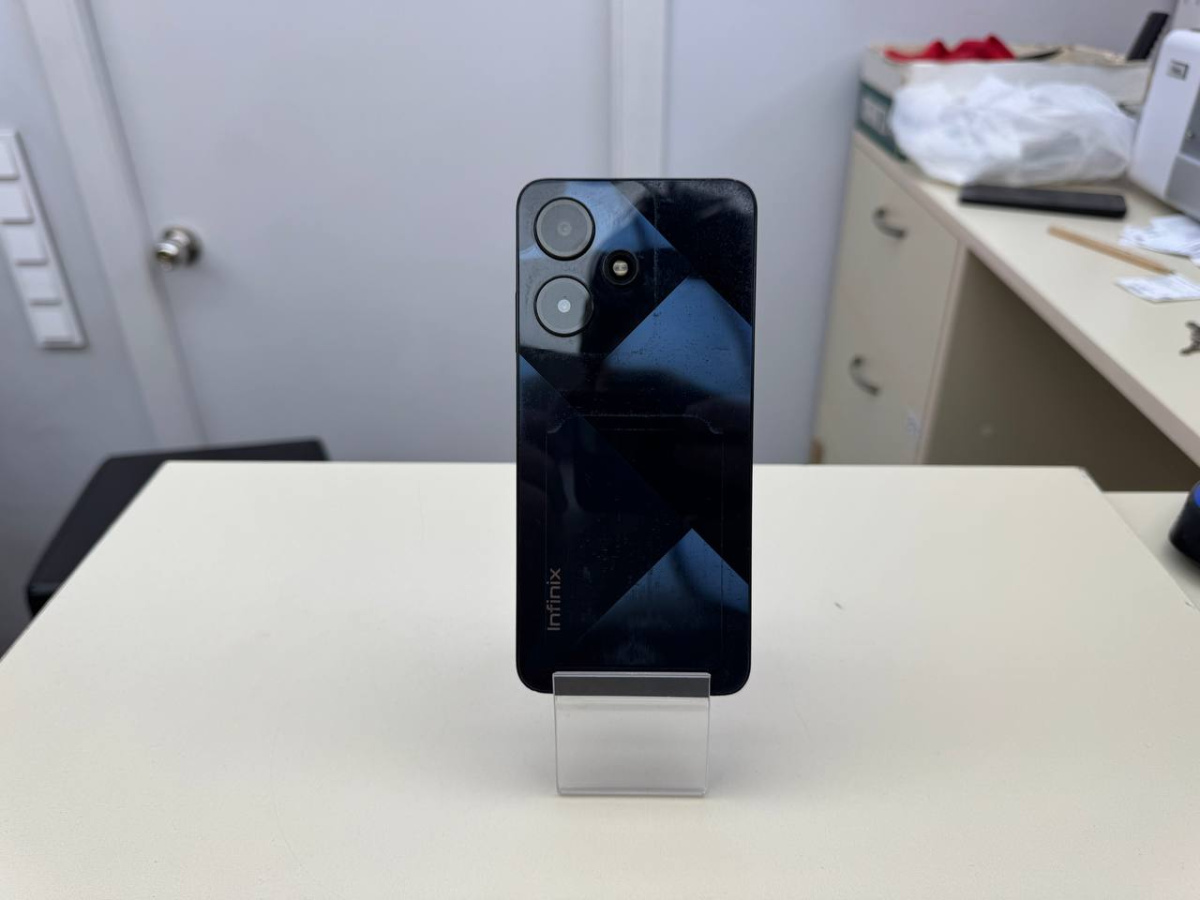 Смартфон Infinix HOT 30i 4/64