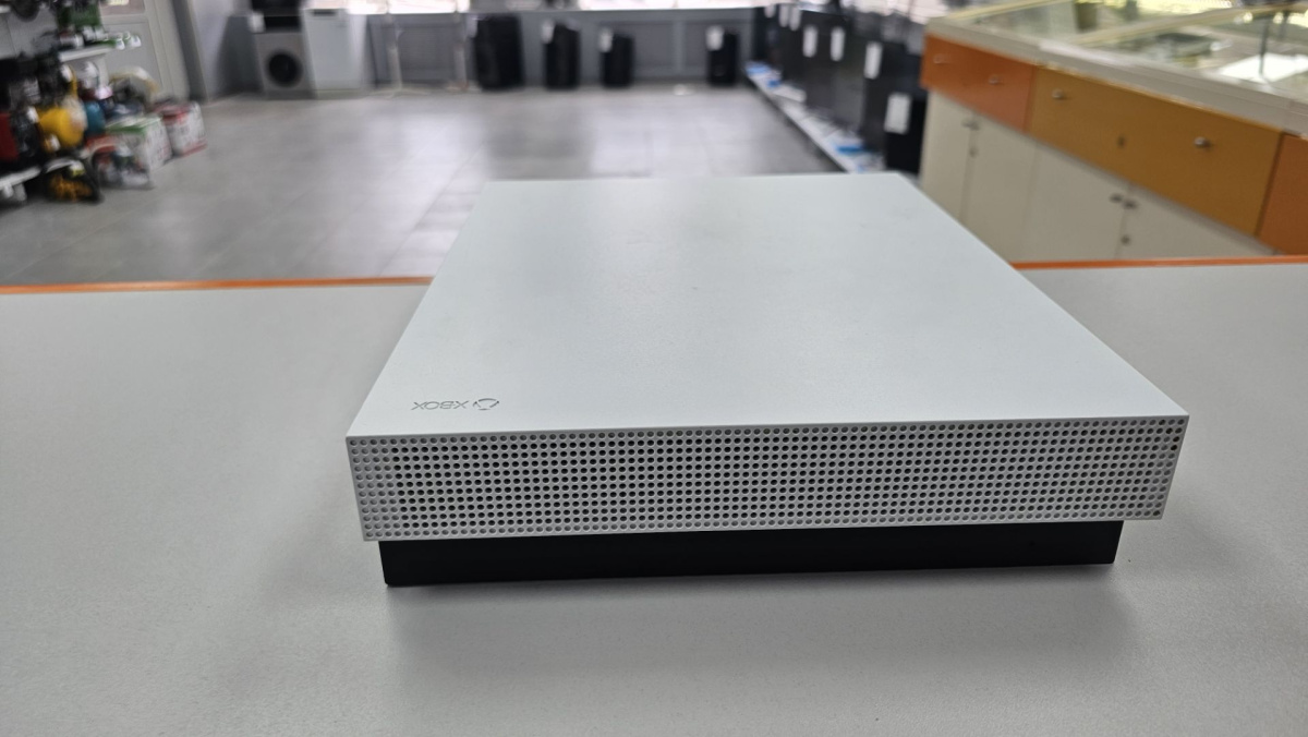 Игровая приставка Xbox One X 1Tb