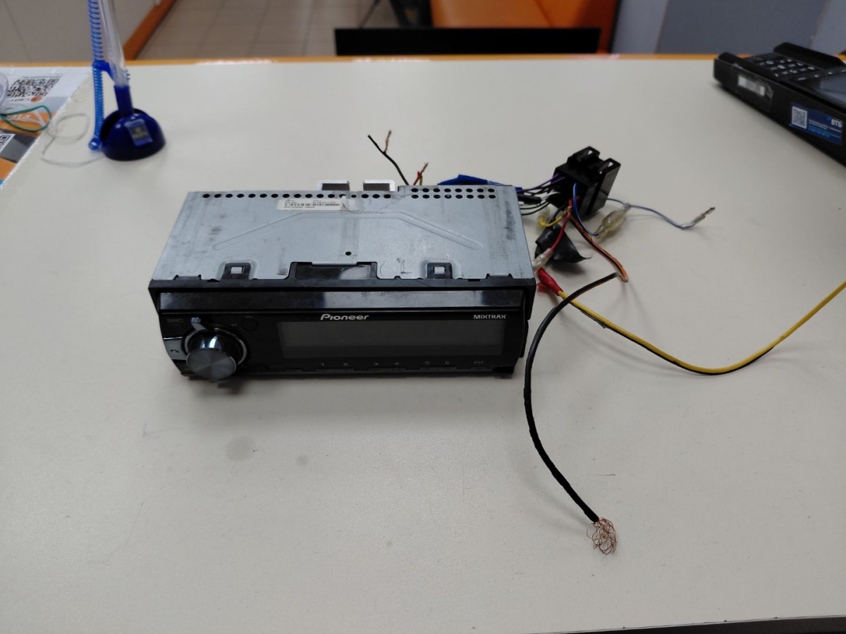 Автомагнитола Pioneer MVH-X560BT