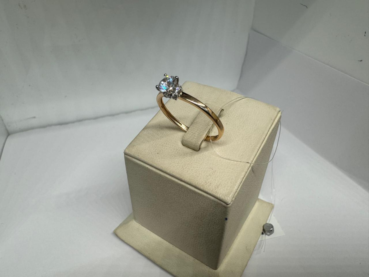 КОЛЬЦО С КАМНЯМИ (Au 585)