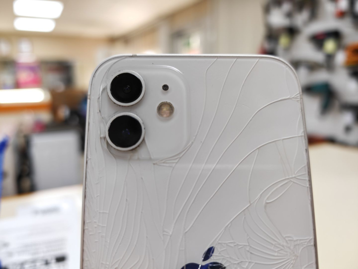 Смартфон Apple iPhone 12 64Gb
