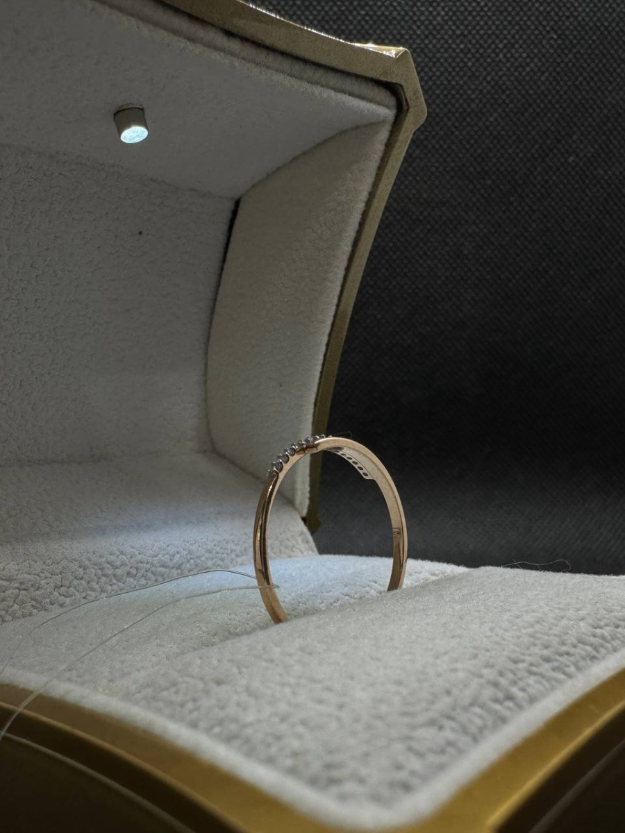 КОЛЬЦО С КАМНЯМИ (Au 585)