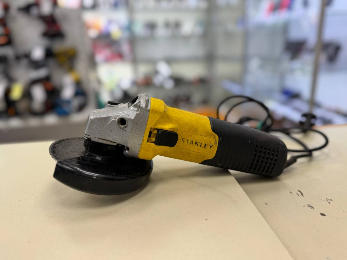 Угловая шлифмашина Stanley STGS7115