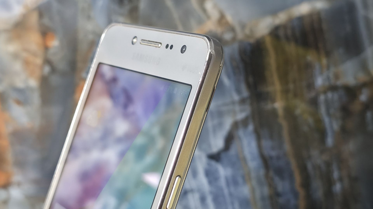 Смартфон Samsung Galaxy J2 Prime