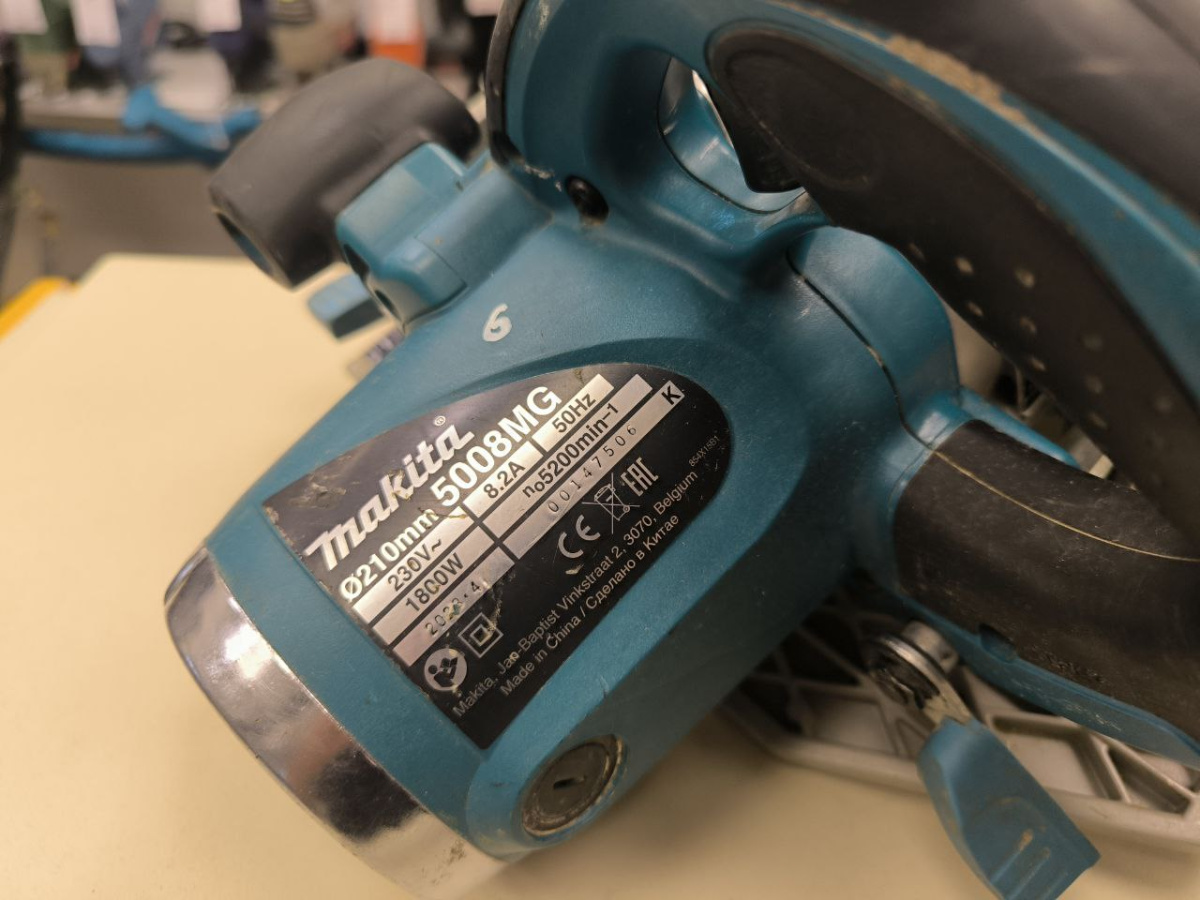 Торцовочная пила Makita 5008MG;
