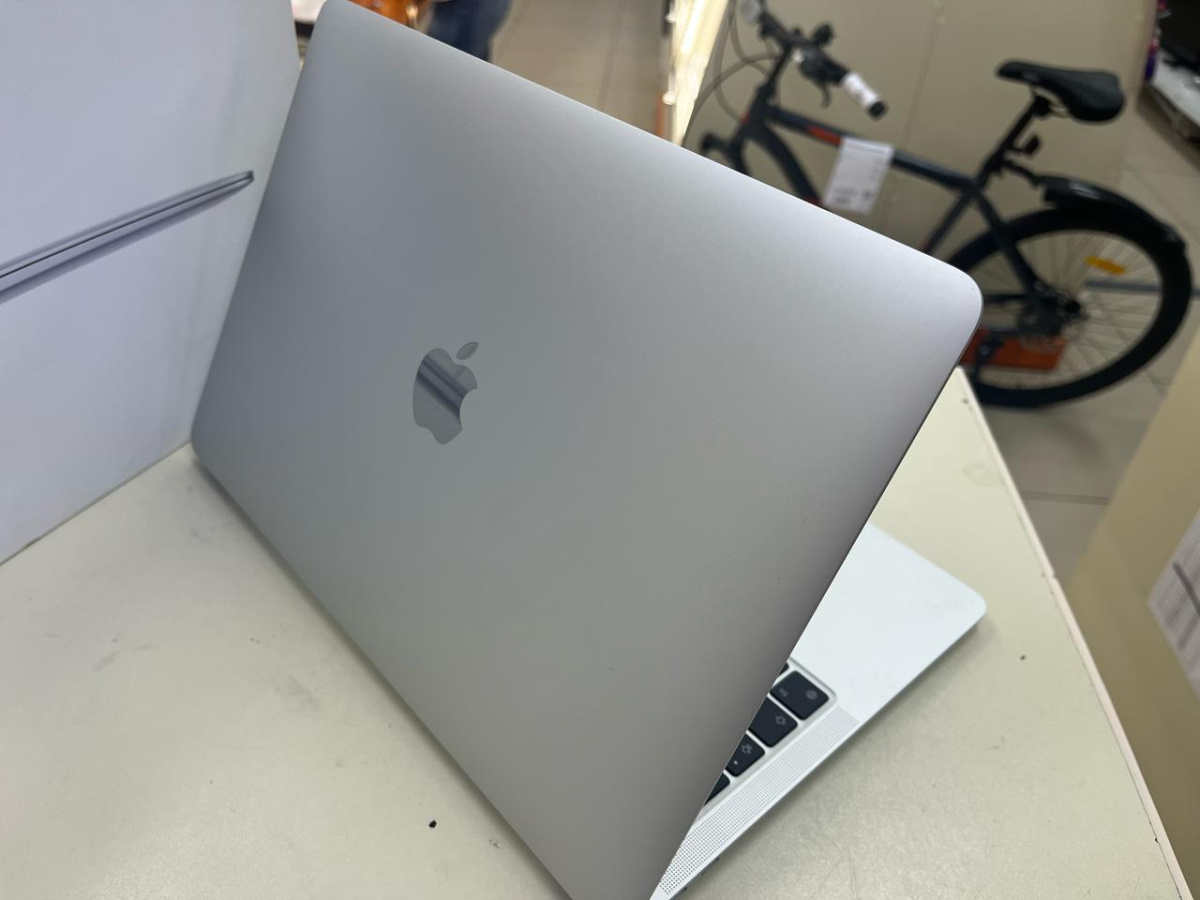 Ноутбук Apple Macbook Retina 13 M1 (A2337)