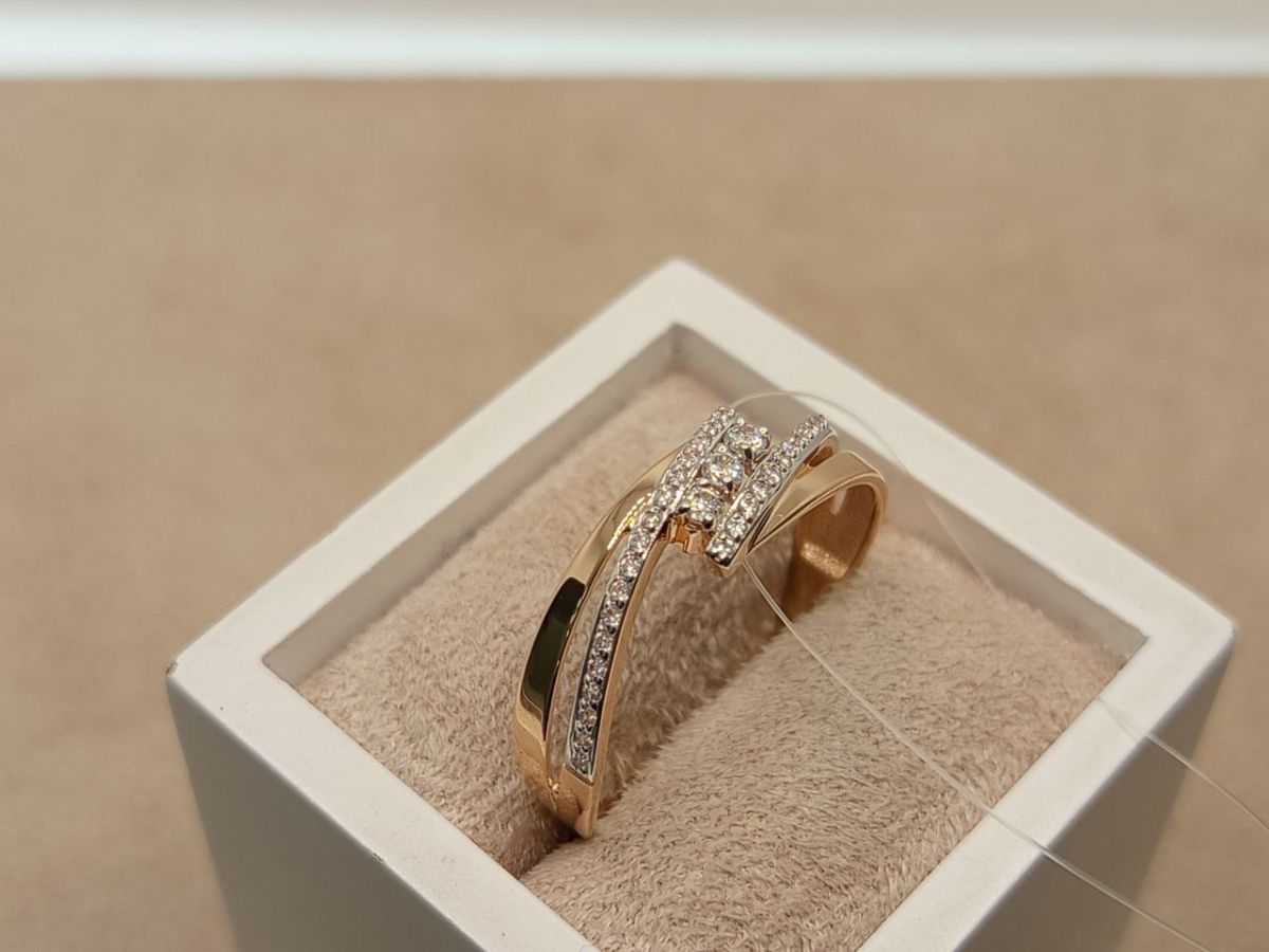 КОЛЬЦО С КАМНЯМИ (Au 585)