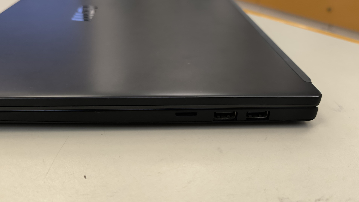 Ноутбук MSI 15b-111; I3-1115G4, Нет, 8 Гб, 256 Гб, Нет