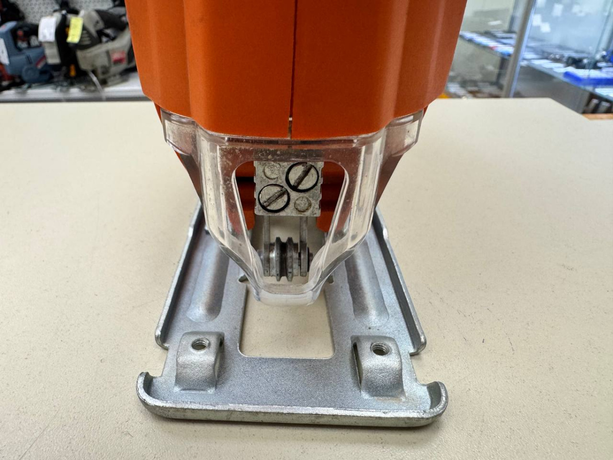 Лобзик Black & Decker JS20-RU