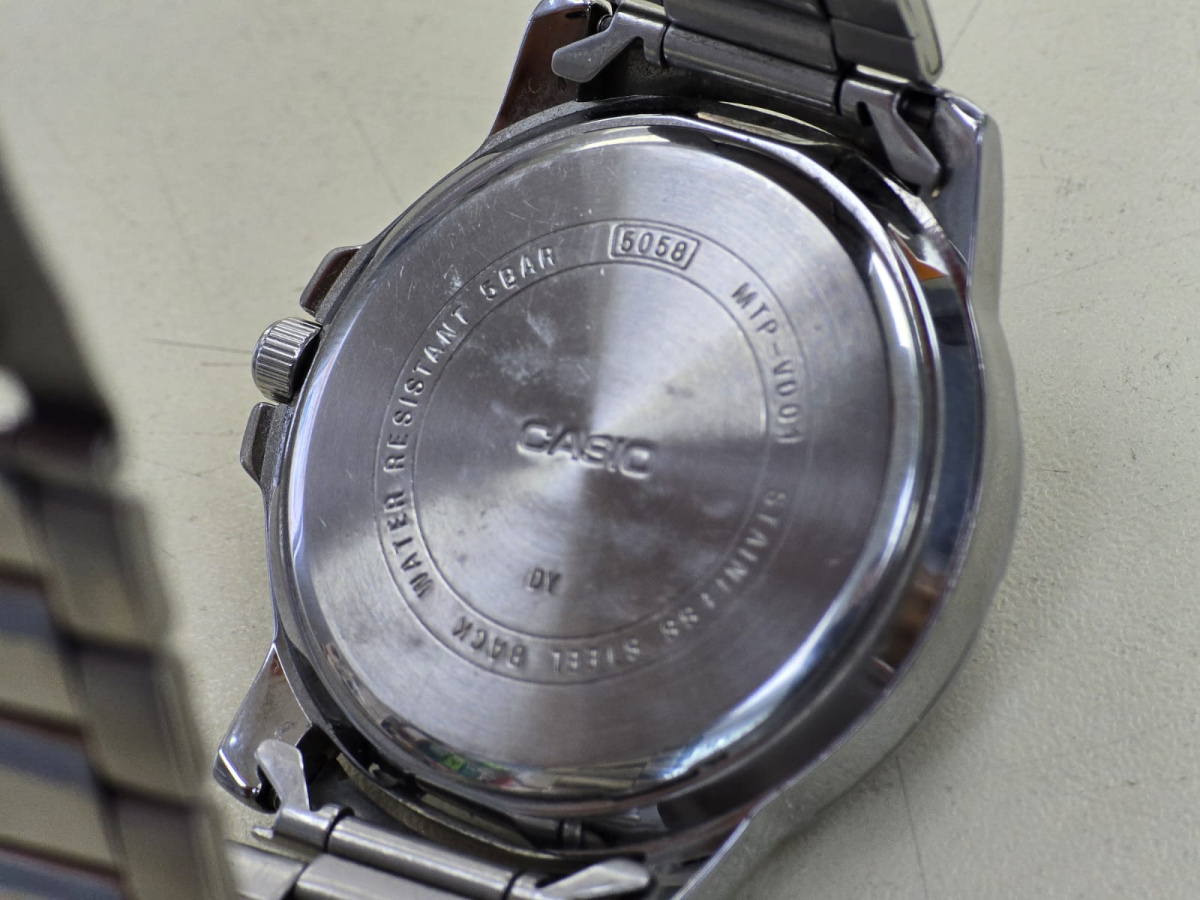 Часы наручные Casio AE-1500WH