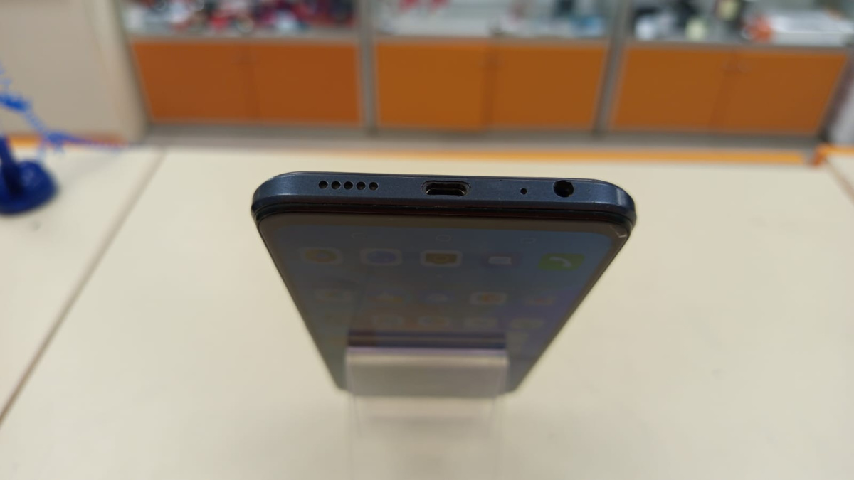 Смартфон Tecno Spark 8C 4/64