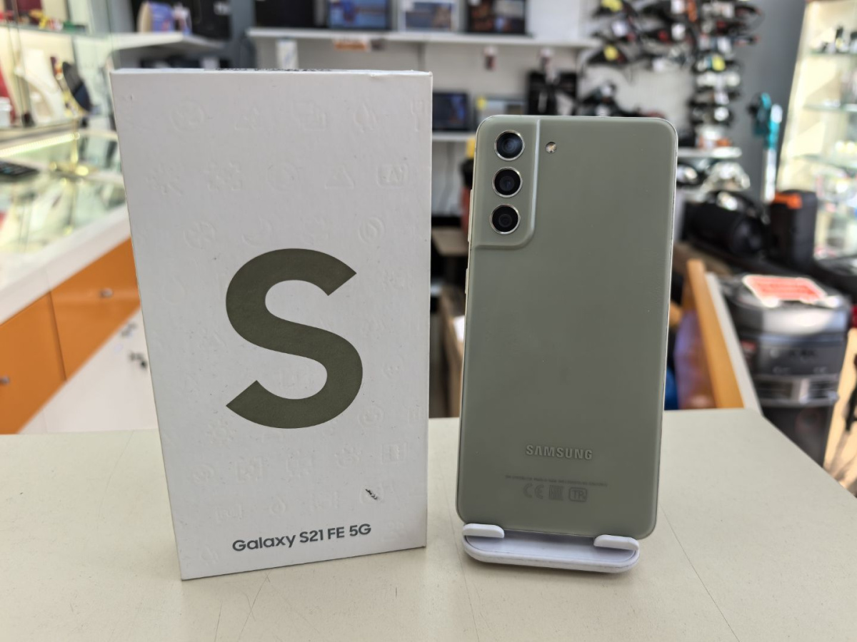 Смартфон Samsung Galaxy S21 FE 6/128