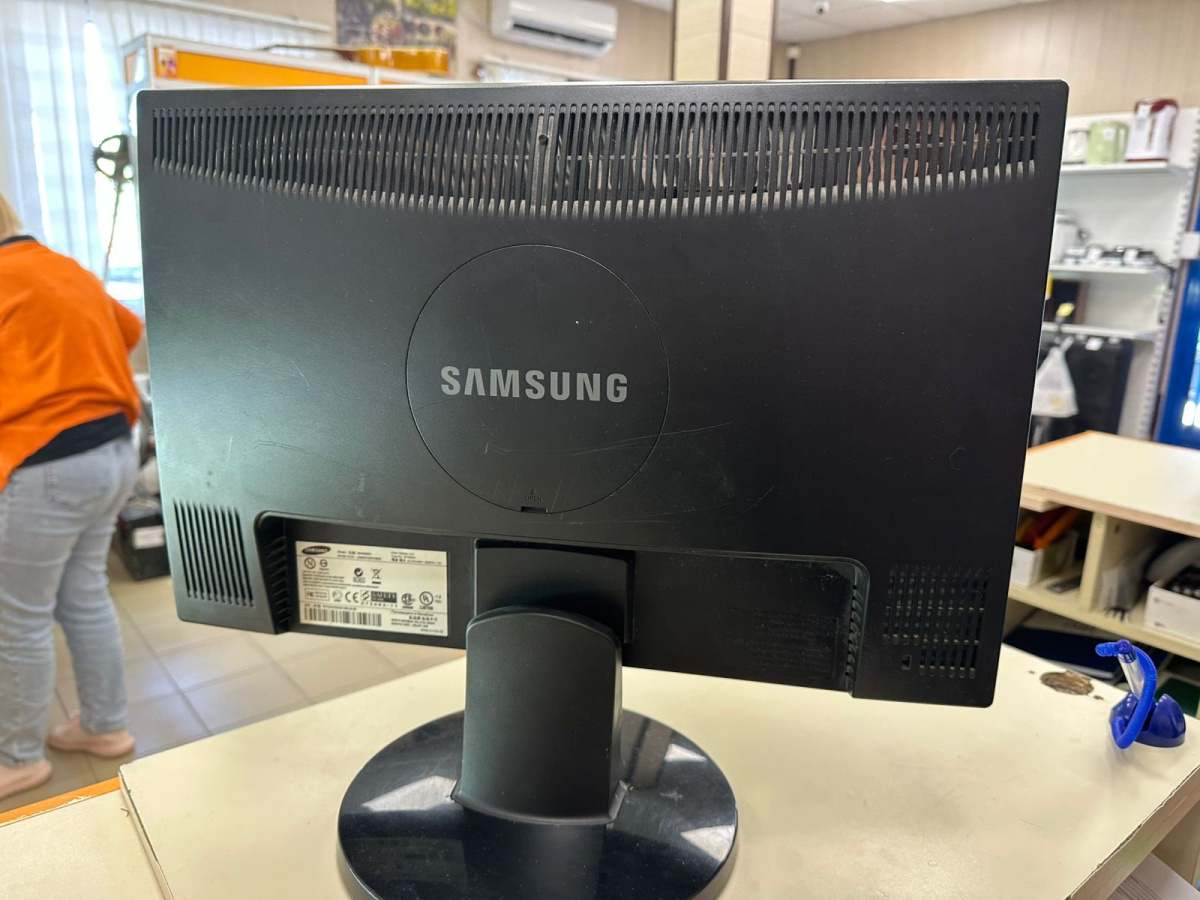 Монитор Samsung 2033SW