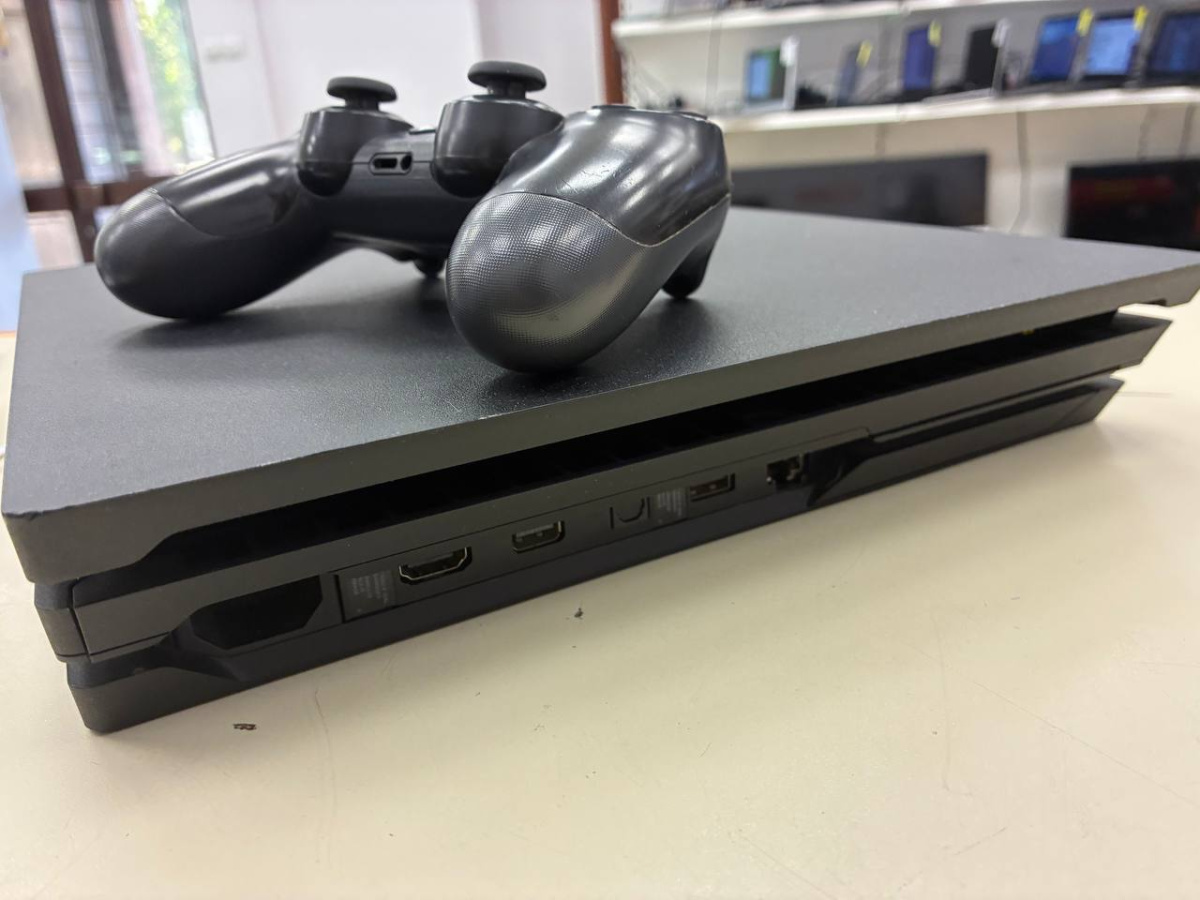 Игровая приставка PlayStation 4 Pro 1Tb