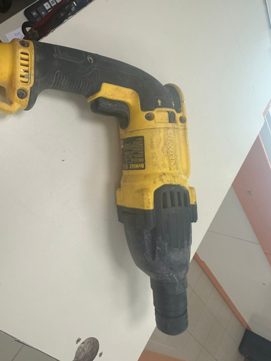 Перфоратор Dewalt D25133
