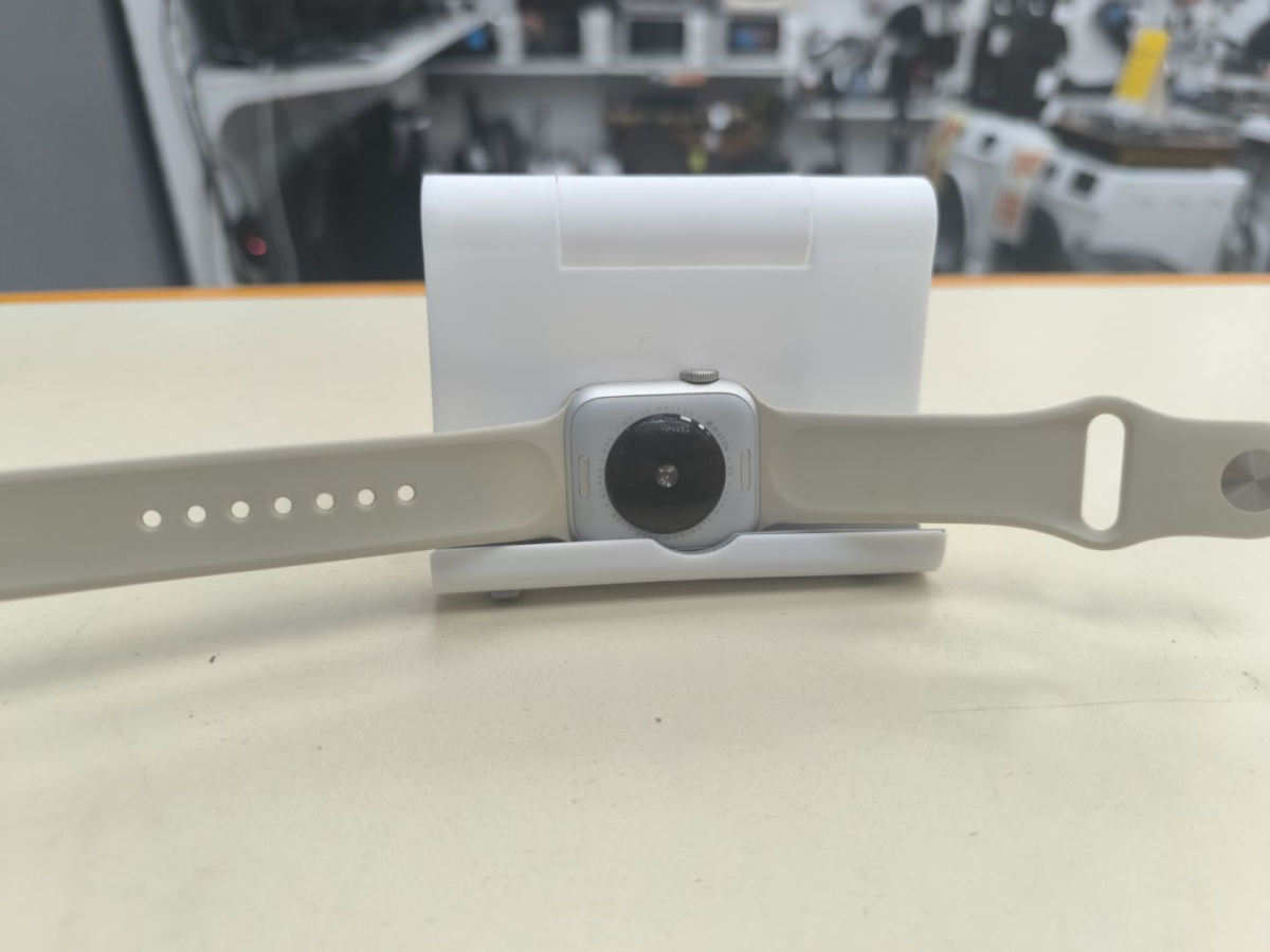Смарт-часы Apple Watch SE 2025 40mm