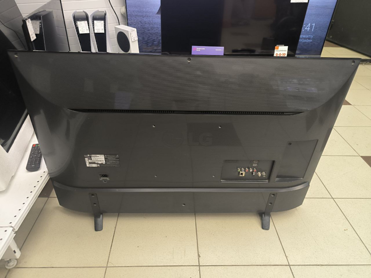 LED Телевизор LG 43LH595V