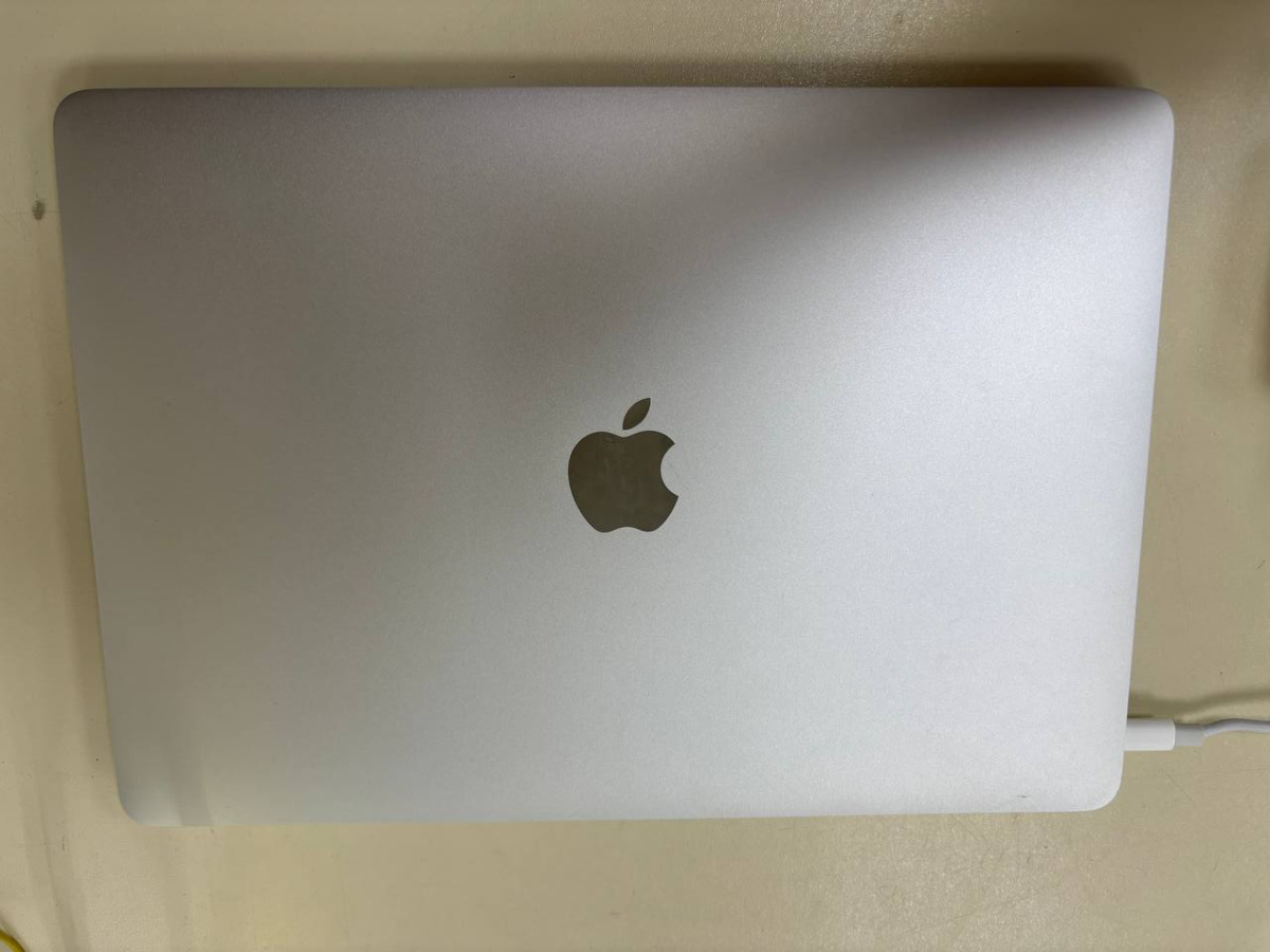 Ноутбук Apple A1708; Core i5-7500, Intel Iris Plus Graphics 640, 8 Гб, 128 Гб, Нет