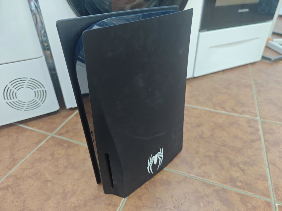Игровая приставка PlayStation 5 825Gb (С дисководом)
