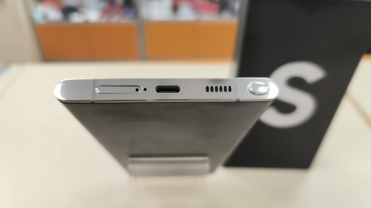 Смартфон Samsung Galaxy S22 Ultra 12/256