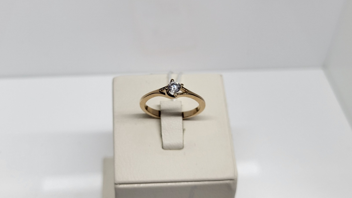 КОЛКМ585 КОЛЬЦО С КАМНЕМ (Au 585)