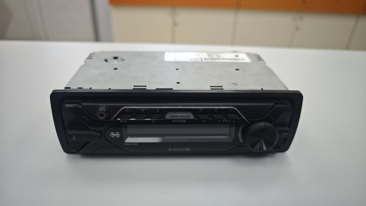 Автомагнитола SONY DSX-A110U;