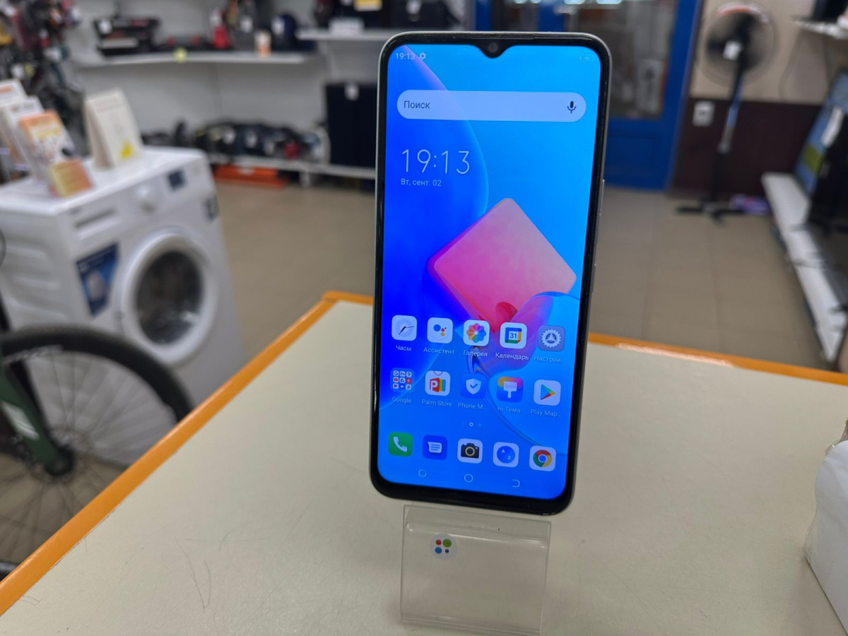 Смартфон Tecno Spark 8C 4/64
