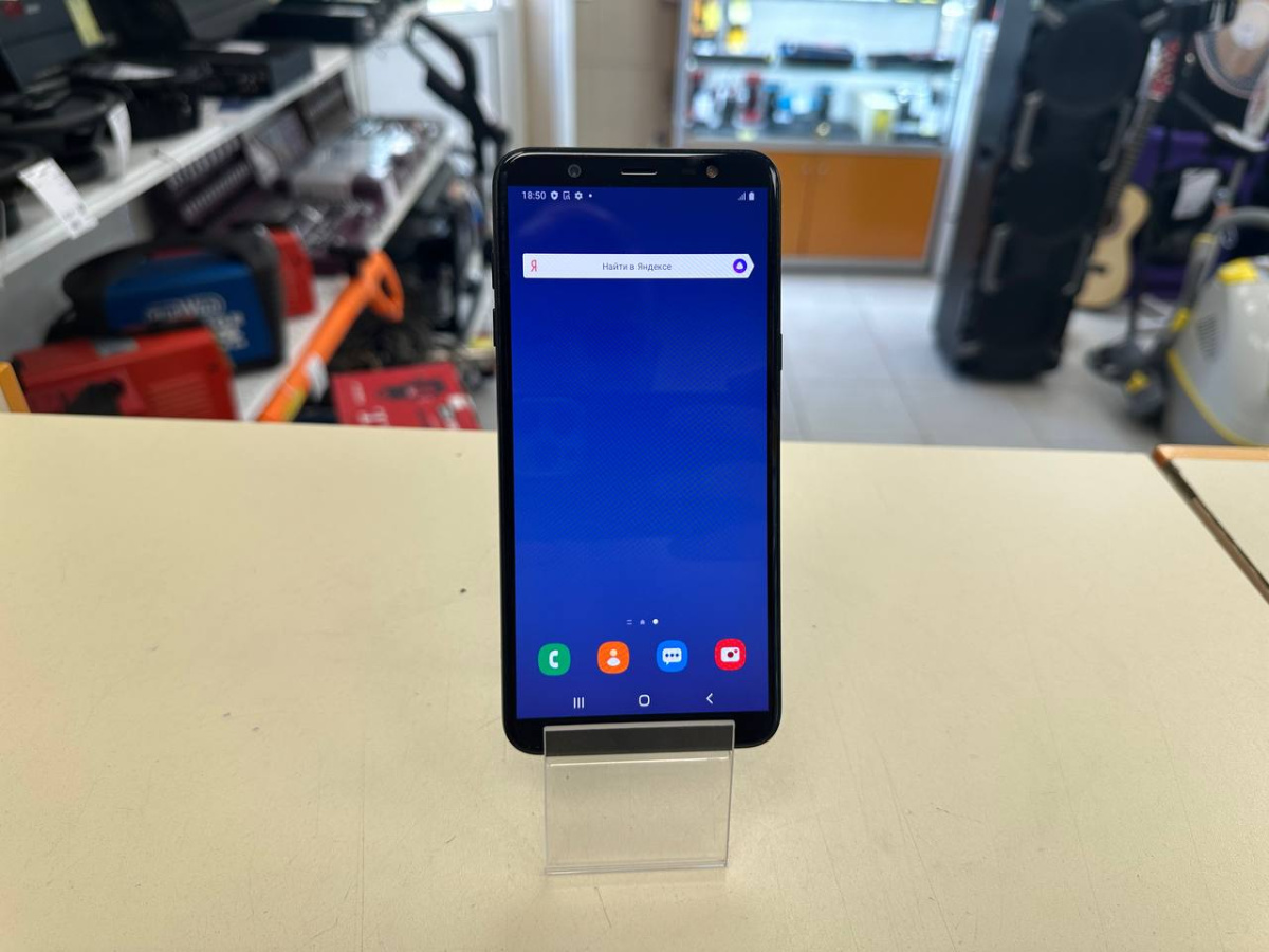 Смартфон Samsung Galaxy J8 3/32 (2018)