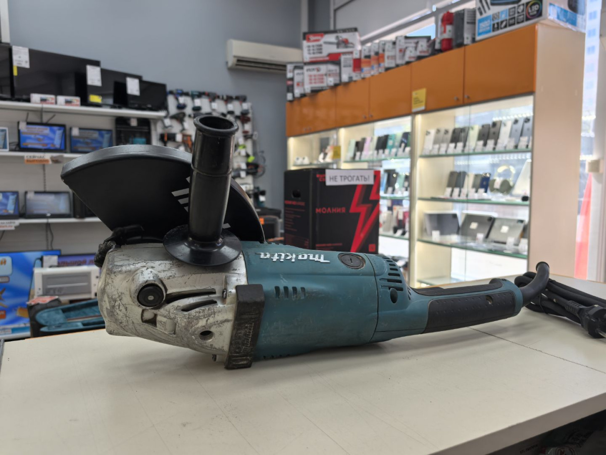 Угловая шлифмашина Makita GA9020