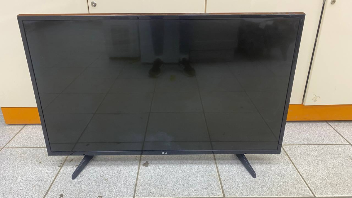 LED Телевизор LG 43LH570V