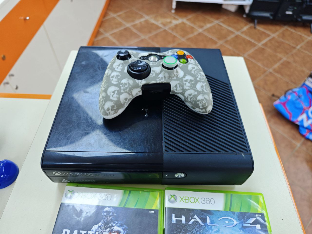 Игровая приставка Xbox 360 E