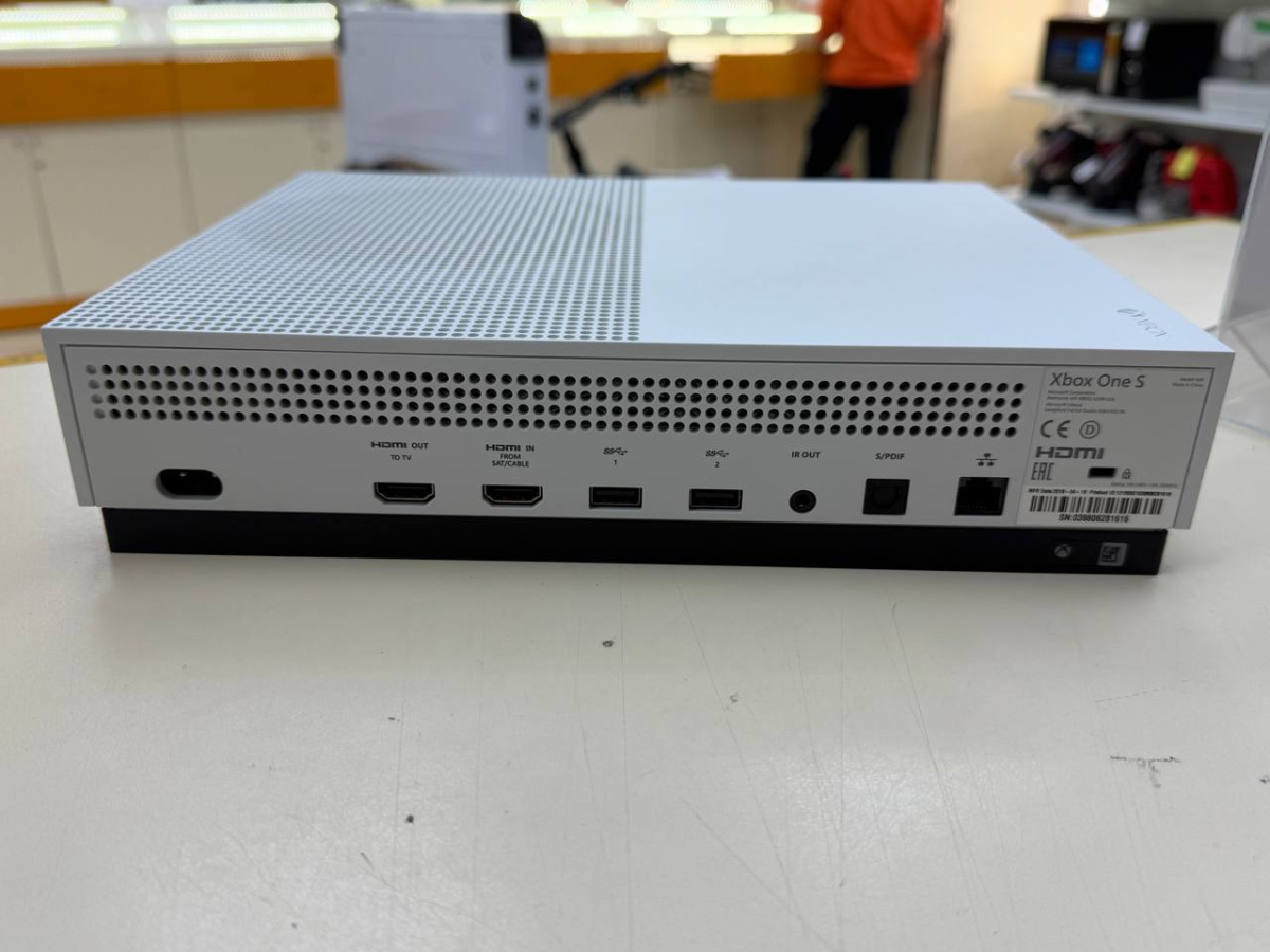 Игровая приставка Xbox One S 1TB