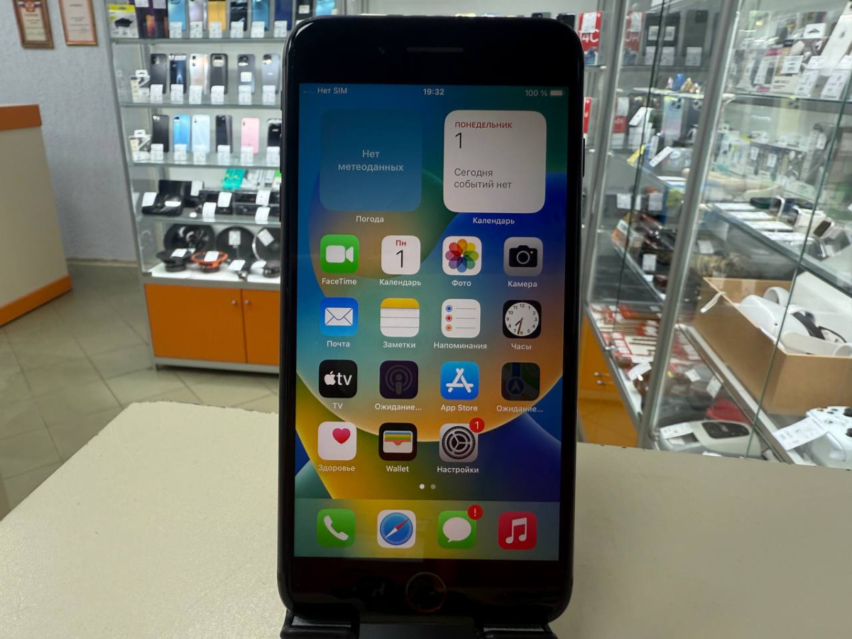 Смартфон Apple iPhone 8 Plus 64Gb