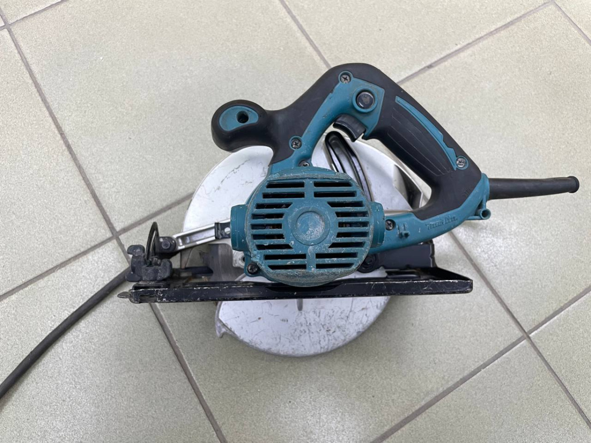 Дисковая пила Makita HS7600;