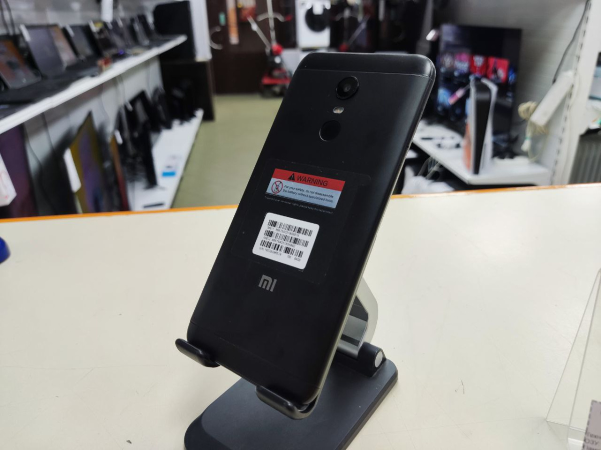 Смартфон Xiaomi Redmi 5 Plus 4/64