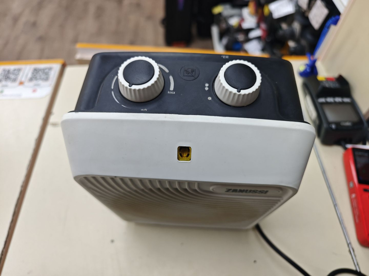 Тепловентилятор Zanussi ZFH/S-204