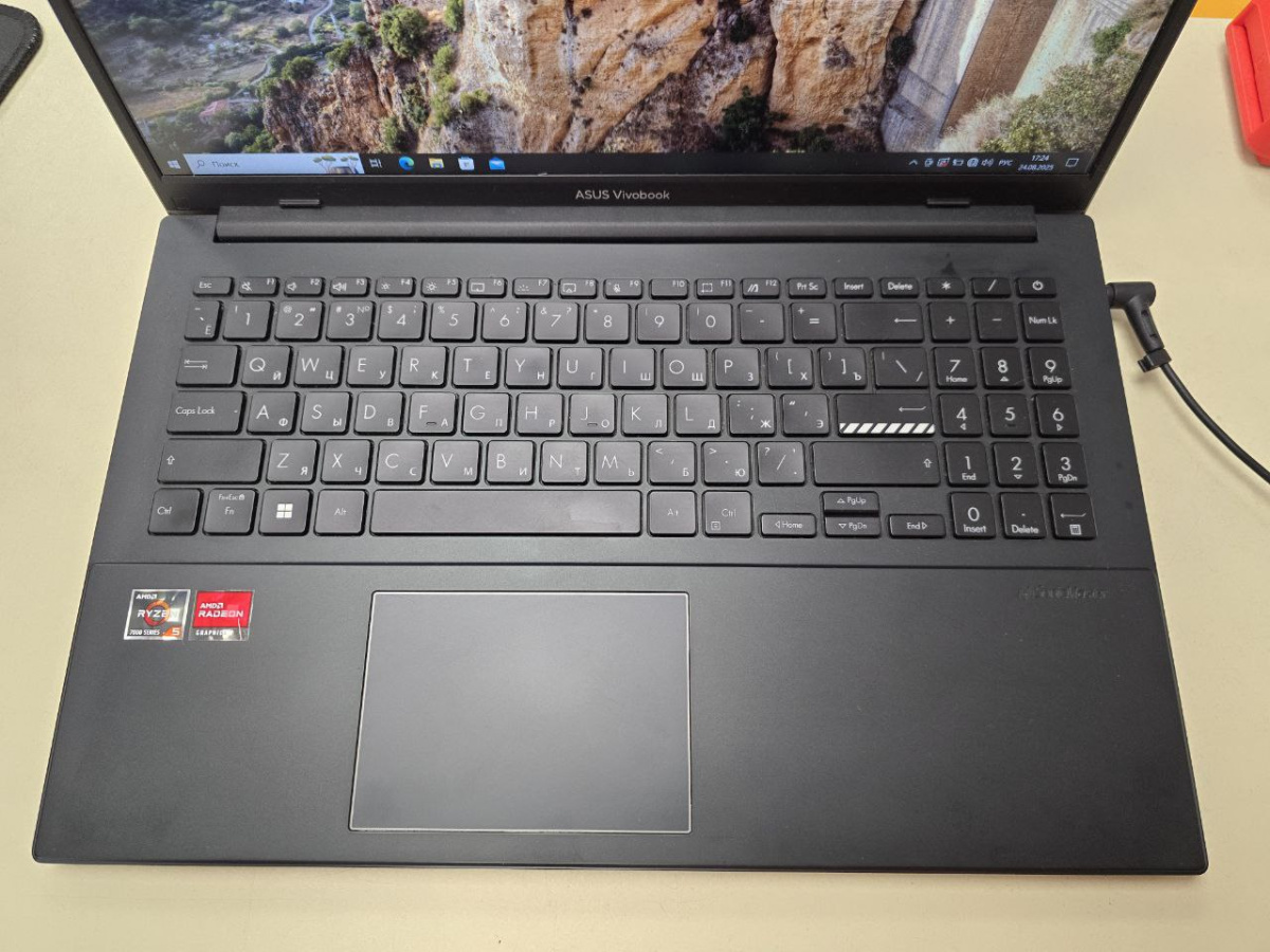Ноутбук ASUS Vivobook; Ryzen 5 7520U, Radeon Graphics, 8 Гб, 500 Гб, Нет