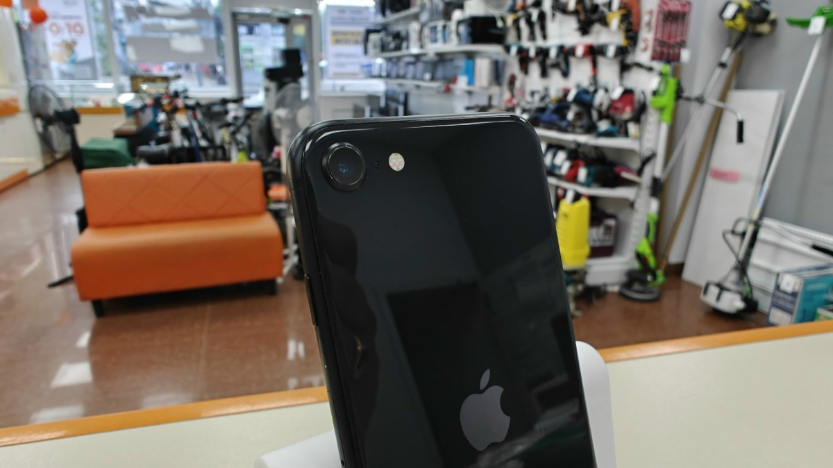 Смартфон Apple iPhone SE 2020 64Gb