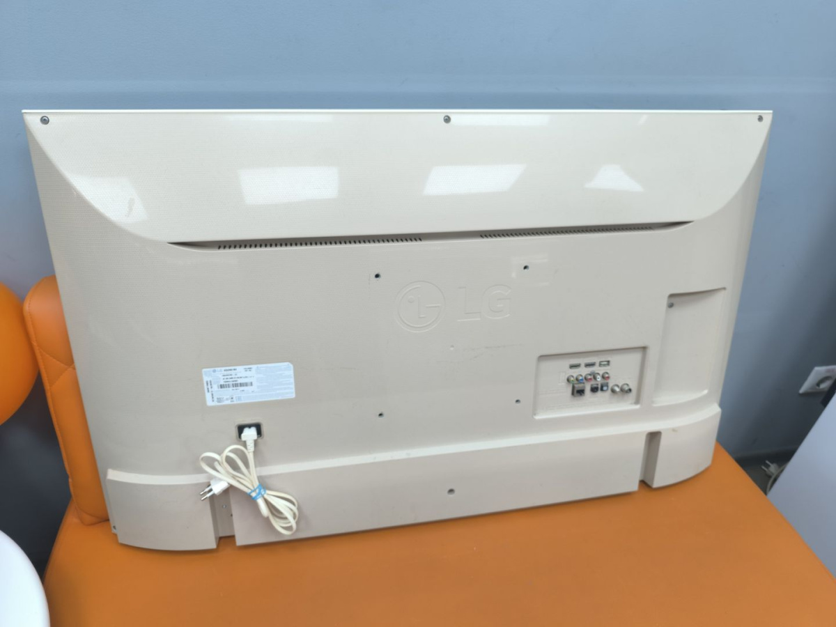 LED Телевизор LG 43UH619V