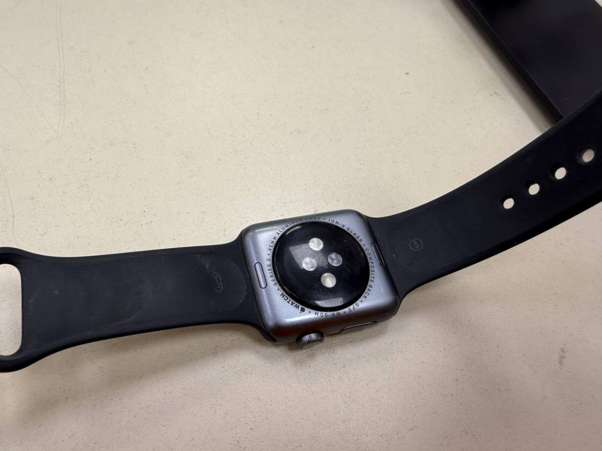 Смарт-часы Apple Watch Series 3 42 мм