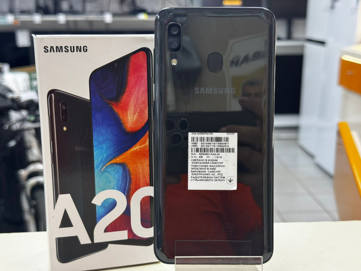 Смартфон Samsung Galaxy A20 3/32